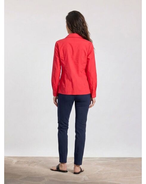 Rote Soka-Bluse