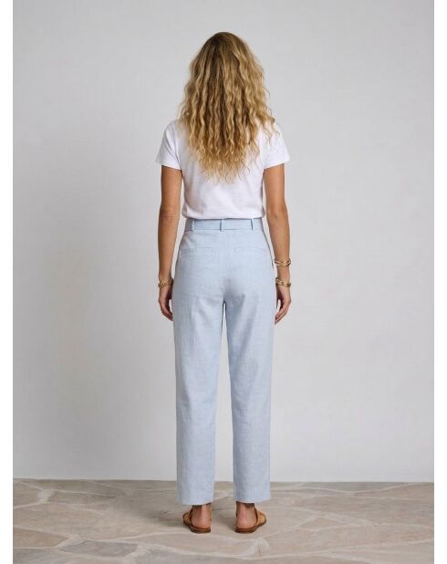 Hellblaue, maßgeschneiderte Hose aus Baumwolle und Leinen