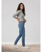 Mittelblaue Skinny-Jeans mit hoher Taille