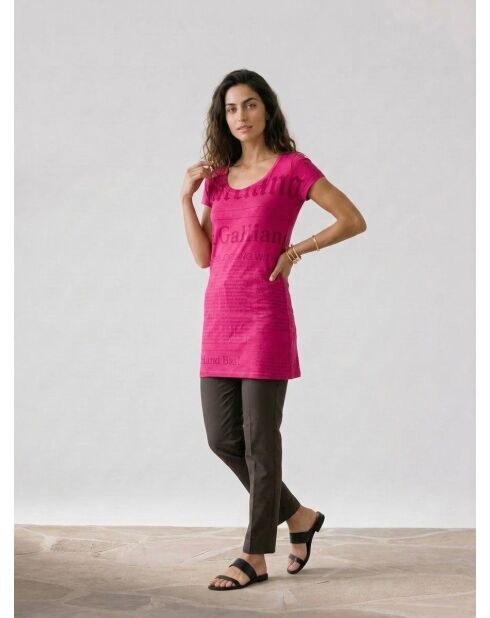 Langes T-Shirt mit Gazette-Print in Rosa
