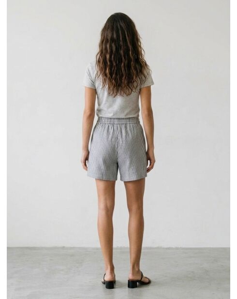 Pantalones cortos grises de lino a rayas
