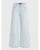 Hellblaue Jeans mit weitem Bein