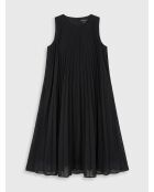 Schwarzes Kleid mit Kleidern
