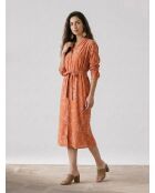 Langes Kleid mit orangefarbenem Aufdruck