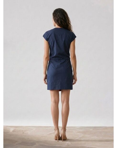 Marineblau/rotes Kleid mit Kreuzhalsausschnitt