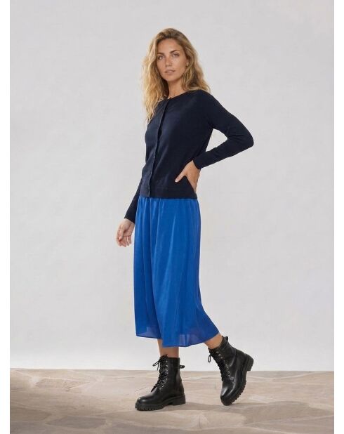 Blauwe satijnen midirok met rolletjes