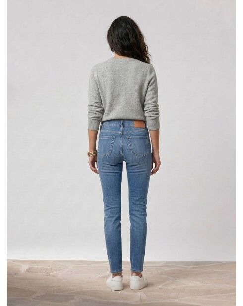 Mittelblaue Skinny-Jeans mit hoher Taille