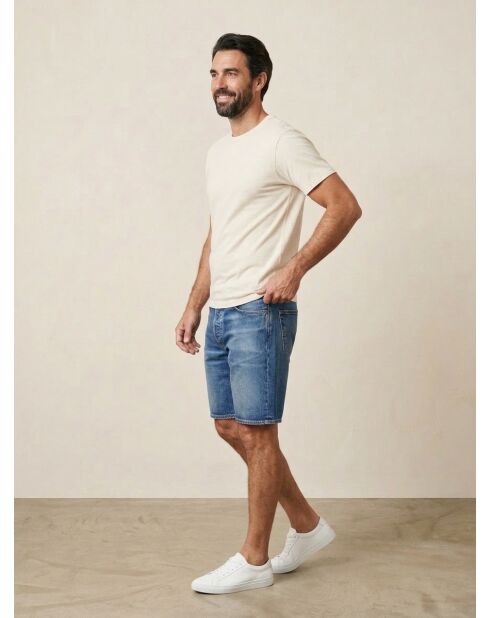 Gerade geschnittene, blau gewaschene Jeansshorts