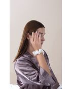 Ivoorkleurige zijden scrunchie