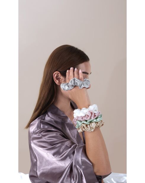 Ivoorkleurige zijden scrunchie