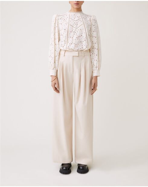 Pantalones japoneses blanquecinos