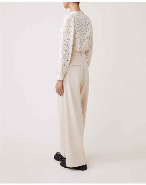 Pantalones japoneses blanquecinos