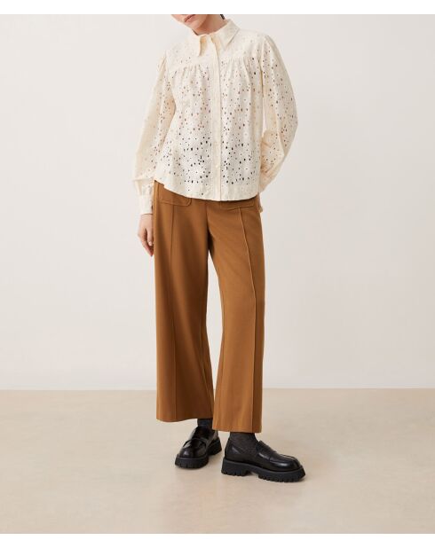 Schöne cremefarbene Bluse