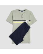 Pijama, camiseta de manga corta y pantalones cortos verdes