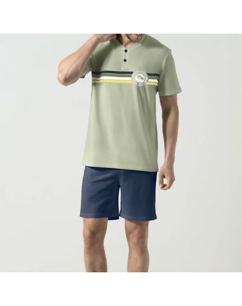 Pijama, camiseta de manga corta y pantalones cortos verdes