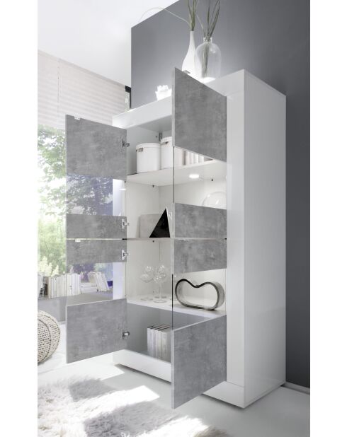 Vitrine 4 portes sans éclairage BASIC blanc laqué brillant / béton - 101.4x42x161.2 cm