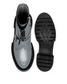 botas altas grises con hebilla