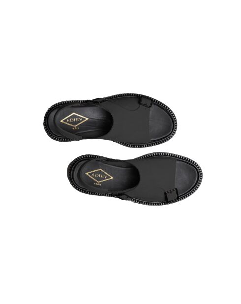Schwarze Wildledersandalen mit Schnalle