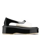 Sandalen mit großer Sohle aus Krepp und elfenbeinfarbenem und schwarzem Leder