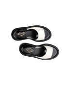 Sandalen mit großer Sohle aus Krepp und elfenbeinfarbenem und schwarzem Leder