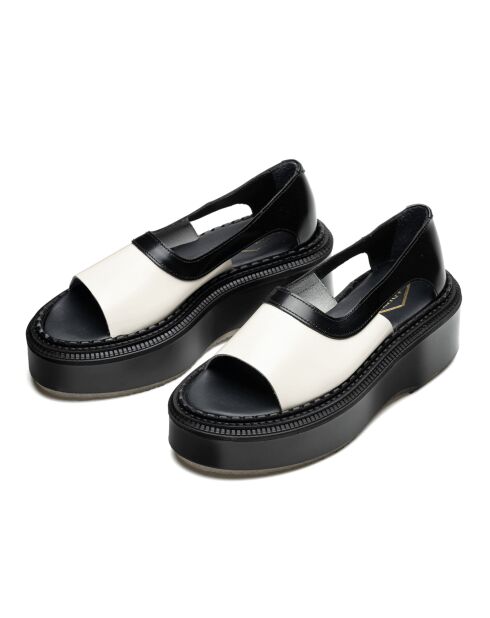 Sandalen mit großer Sohle aus Krepp und elfenbeinfarbenem und schwarzem Leder