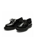 Derbys aus schwarzem Leder
