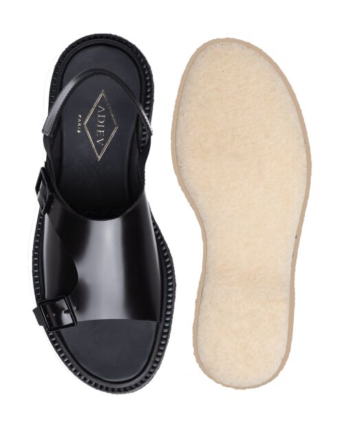 Burgunderrote Ledersandalen mit Schnalle