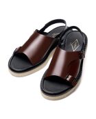 Sandalias con hebilla de piel marrón dorado