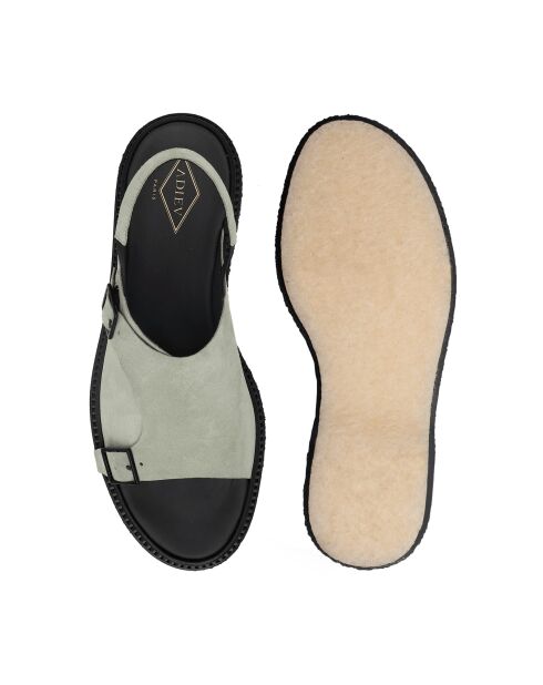 Sandalias con hebilla de piel gris gamuza