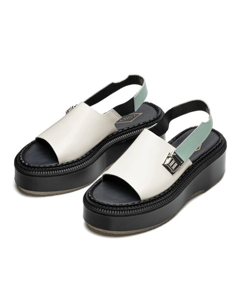 Sandalen aus elfenbeinfarbenem und pistazienfarbenem Leder
