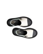 Sandalen aus elfenbeinfarbenem und pistazienfarbenem Leder