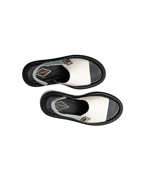Sandalen aus elfenbeinfarbenem und pistazienfarbenem Leder