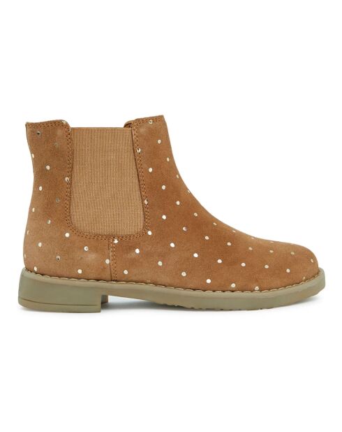 Kamelfarbene Wildlederstiefel mit goldenen Tupfen