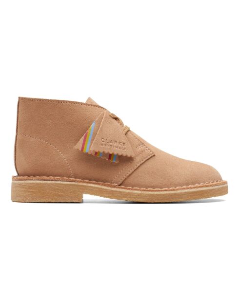 Botas Desert Boot de gamuza beige con cordones