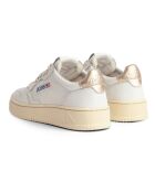Medalist lage leren sneakers van goudkleurig leer
