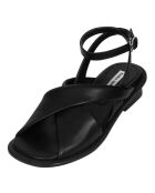 Sandales en cuir Brides noires