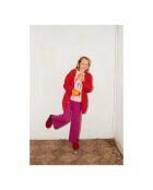 Rote Clogs im Pelzstil