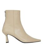 Beigefarbene Lederstiefel mit spitzen Knöcheln