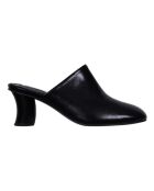 Mules en cuir Fermées noires