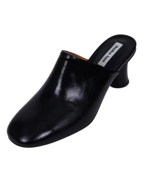 Mules en cuir Fermées noires