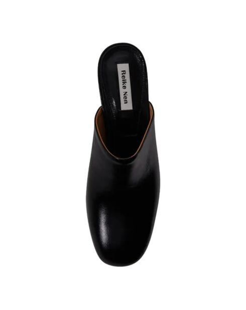 Mules en cuir Fermées noires