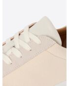 Sneeuwwitte sneakers van twee materialen
