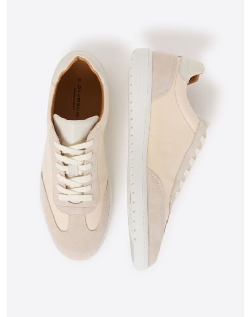 Sneeuwwitte sneakers van twee materialen