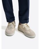 Sneeuwwitte sneakers van twee materialen