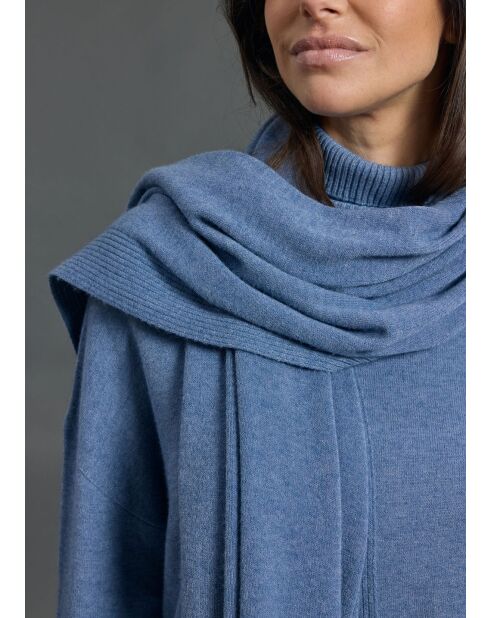Nel blauer Schal