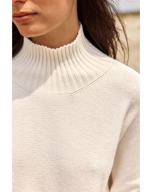 Naty ecrufarbener Pullover