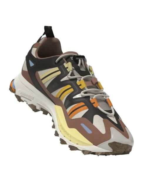 Braune Hyperturf-Turnschuhe