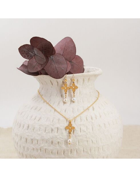 Collier Fleur en Laiton doré/Perle d'eau douce