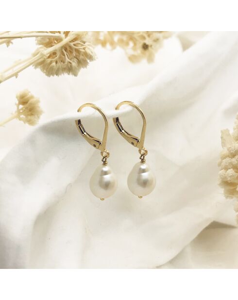 pendientes de oro, latón y perlas de agua dulce