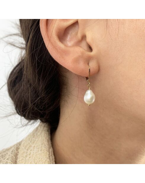 pendientes de oro, latón y perlas de agua dulce